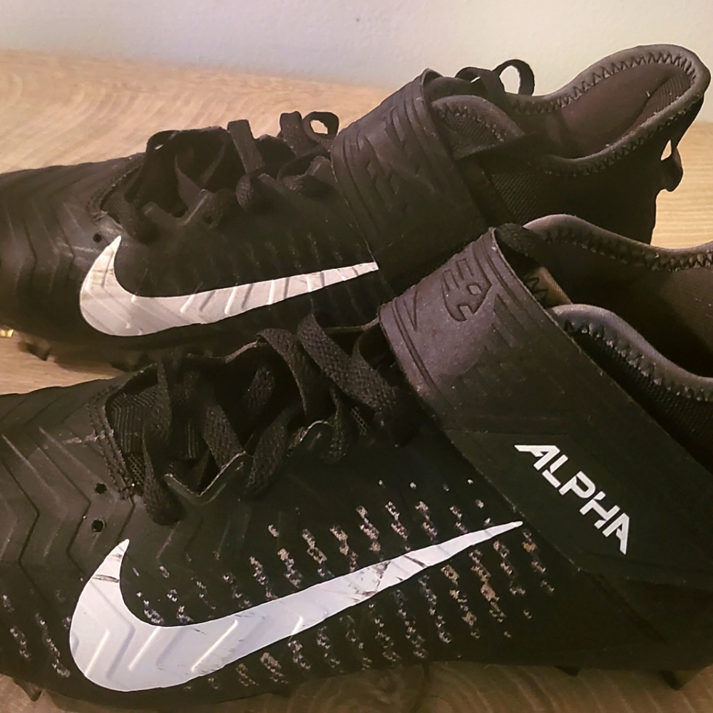 Nike football cleats Size 9.5 Men